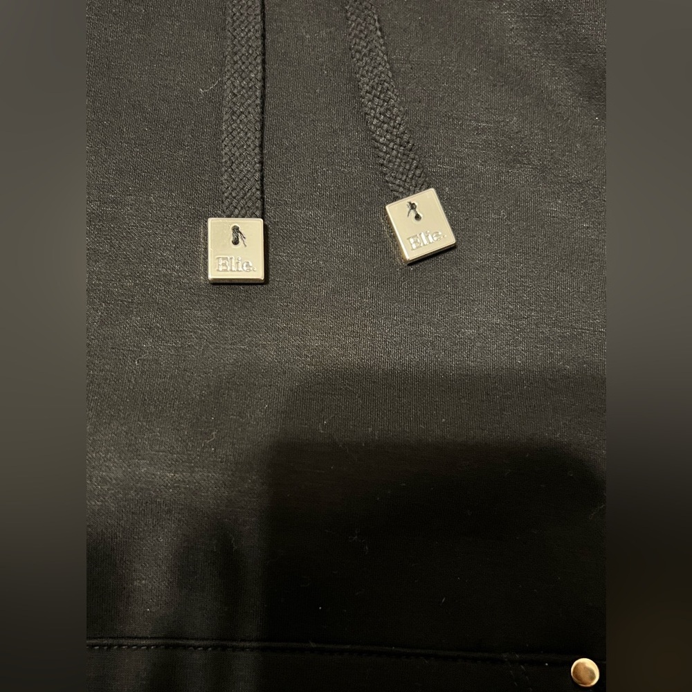 Elite Tahari Woman Black Pullover Hoodie Medium Soft, Casual, Oversized - Picture 4 of 7